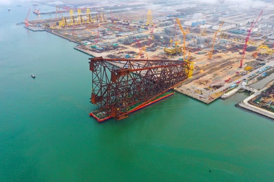 亚洲第一深水导管架成功登船 天津港保税区企业负责总包